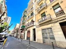 Piso en venta en Carrer de Ramón y Cajal en La Vila de Gràcia por 260.000 €