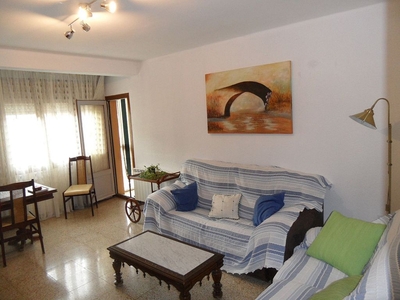 Alquiler de piso en Alcañiz de 3 habitaciones con muebles y balcón