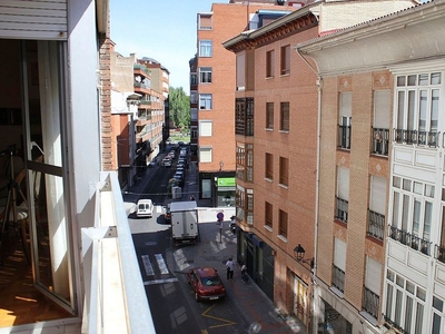 Alquiler de piso en calle Antonio Maura de 4 habitaciones con garaje y muebles