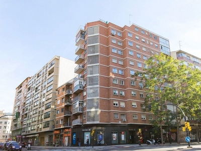 Alquiler de piso en calle De Las Torres de 1 habitación con terraza y muebles