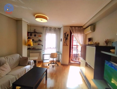 Alquiler de piso en calle Sixto Celorrio de 1 habitación con muebles y balcón