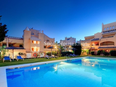 Apartamento ático en venta en Elviria, Marbella