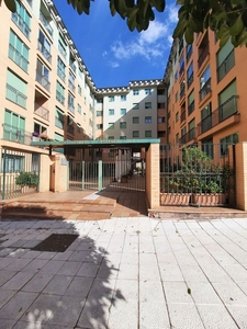 Ático en alquiler en calle Agustín Rodríguez Sahagun de 1 habitación con terraza y piscina