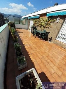 Ático en alquiler en San Pedro de Deusto-La Ribera de 3 habitaciones con terraza y garaje