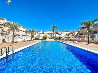 Casa adosada en venta en Campoamor, Orihuela