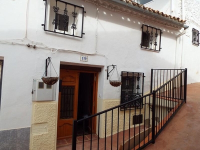 Casa adosada en venta en Teresa de Cofrentes