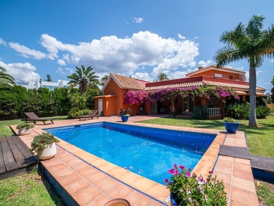 Chalet en venta en El Paraiso, Estepona, Málaga