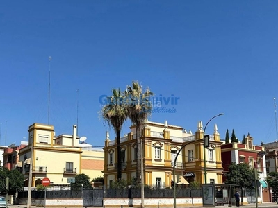 Piso avd de la cruzcampo, junto a gran plaza, piso de 3 dormitorios en Sevilla