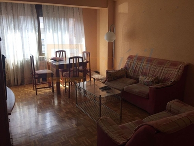 Piso en alquiler en Salesas - Labradores de 3 habitaciones con muebles y balcón