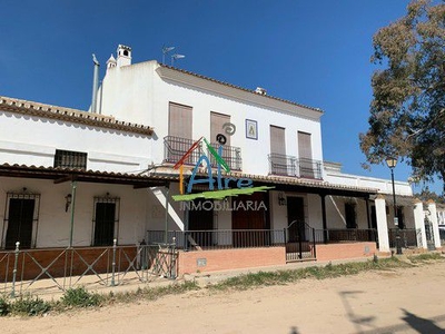 Venta de casa con terraza en El Rocio (Almonte)