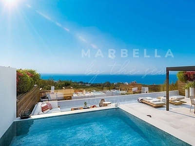 Venta de piso en Cabo Pino - Reserva de Marbella de 4 habitaciones con terraza y piscina