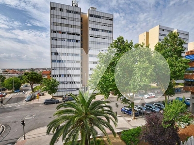 Venta de piso en Canillas de 2 habitaciones con terraza y aire acondicionado