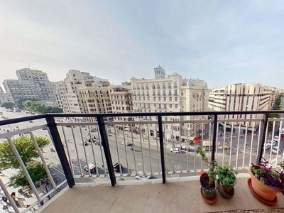 Venta de piso en Russafa de 5 habitaciones con terraza y aire acondicionado