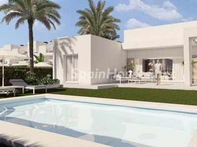 Villa en venta en Algorfa