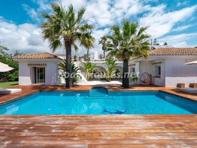 Villa en venta en Elviria, Marbella