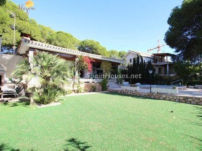 Villa en venta en Orihuela Costa