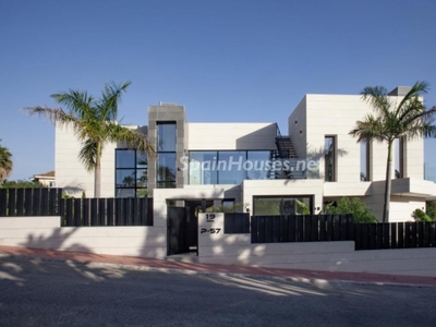 Villa independiente en venta en Aloha, Marbella