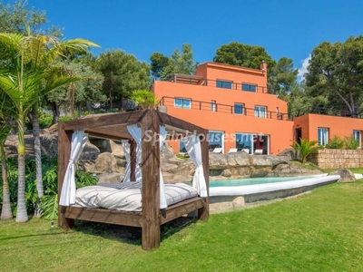 Villa independiente en venta en Benalmádena