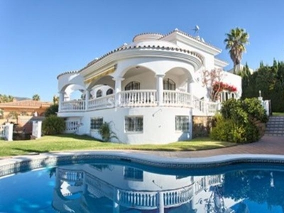 Villa independiente en venta en Benalmádena Costa