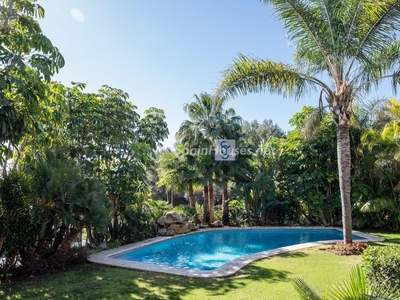 Villa independiente en venta en Lomas de Marbella Club-Puente Romano, Marbella