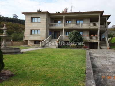 Villa independiente en venta en Pontevedra