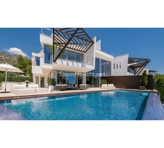 Villa pareada en venta en Sierra Blanca, Marbella