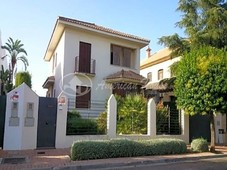 Casa / Chalet en venta en Bormujos de 365 m2