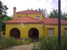 Casa / Chalet en venta en Carmona de 300 m2