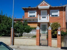 Chalet adosado en venta de 252 m? en Calle Vi?as, 47155 Santovenia de Pisuerga, Valladolid.