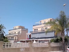 Chalet adosado situado en Playa de Bellreguard