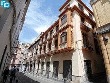 Edificio en Puerta Real ,Granada