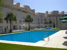 Gran apartamento singular de 3 dormitorios en La Corniche, Nueva Andaluc?a, Marbella