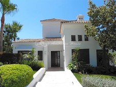 Villa en la comunidad cerrada de Las Lomas de Magna Marbella