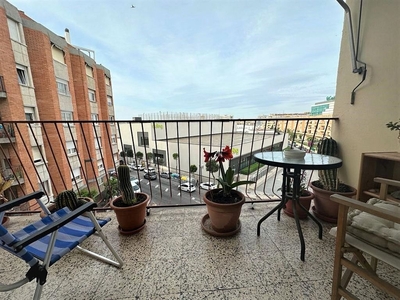 Alquiler de piso en avenida Principat Dandorra de 3 habitaciones con terraza y muebles