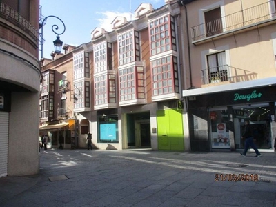 Alquiler de piso en calle Isilla de 3 habitaciones con terraza y muebles