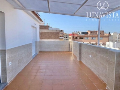 Alquiler de piso en Centro - Alicante de 3 habitaciones con terraza y garaje