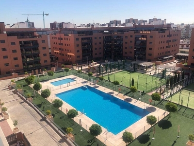 Ático en alquiler en calle Cicerón de 2 habitaciones con terraza y piscina