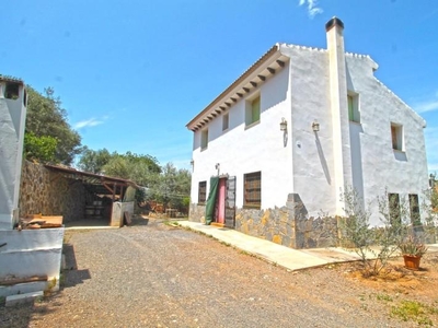 Casa con terreno en Almogía