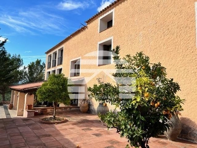 Casa con terreno en Querol