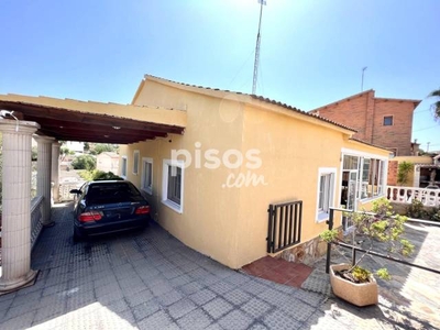 Chalet en venta en Carrer de la Violeta