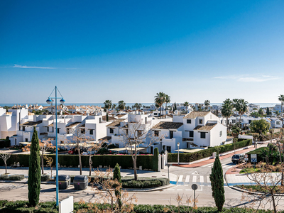 Excepcional y espacioso apartamento, junto a la playa, San Pedro de Alcantara