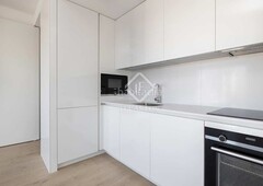 Ático en excelentes condiciones de 3 dormitorios con terraza de 8 m² en venta en el eixample izquierdo en Barcelona