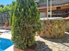 Casa fantástica casa a cuatro vientos con piscina!!!!! en Sant Boi de Llobregat