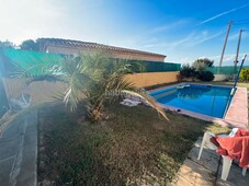 Chalet con 5 habitaciones amueblado con parking, piscina, calefacción y aire acondicionado en Montoliu de Lleida