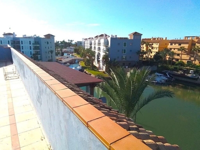 Alquiler de ático en avenida De la Marina Isla Carey de 5 habitaciones con terraza y piscina
