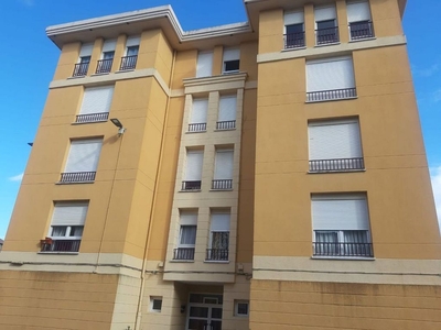 Alquiler de piso en calle San Martín del Pino de 2 habitaciones con garaje y muebles