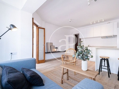 Alquiler de piso en Camp d'en Serralta de 2 habitaciones con terraza y muebles