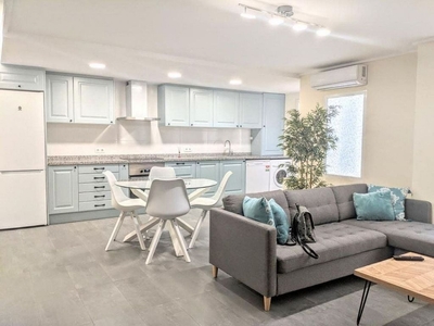 Alquiler de piso en Centro - Alicante de 3 habitaciones con muebles y aire acondicionado