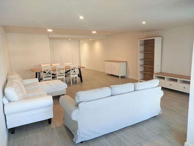 Alquiler de piso en Eixample de 4 habitaciones con muebles y balcón