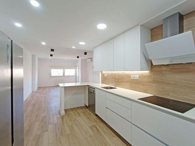 Alquiler de piso en Nou Eixample Sud de 4 habitaciones con terraza y aire acondicionado